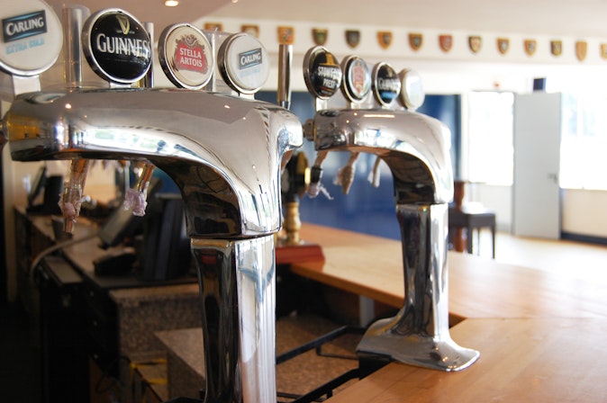 Richmond Athletic Ground - The Members Bar image 3