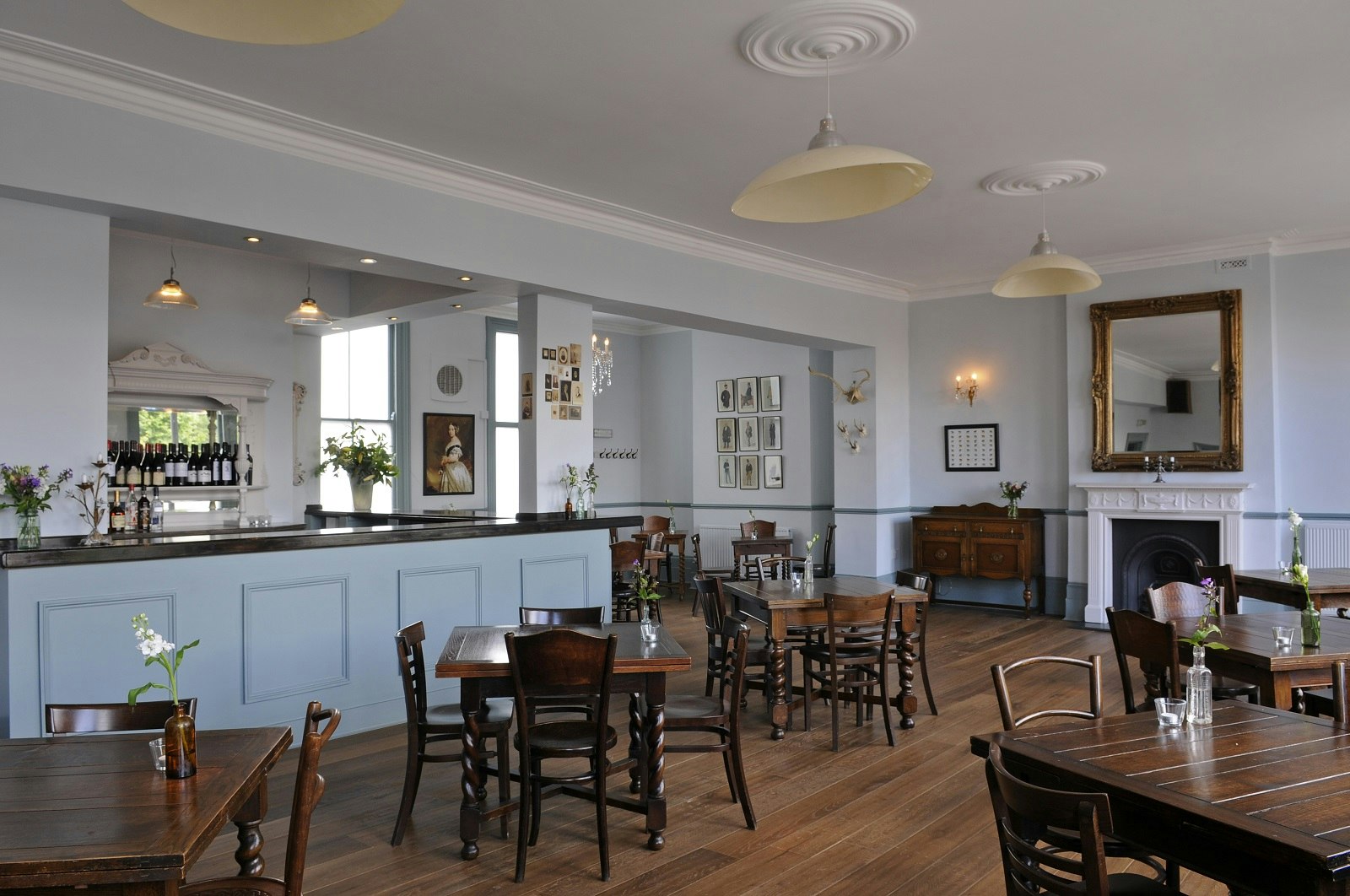 Victoria Stakes - Dining Room image 2