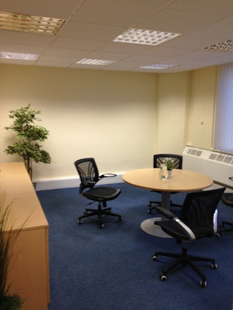 Devonshire House Business Centre - Board Room image 1