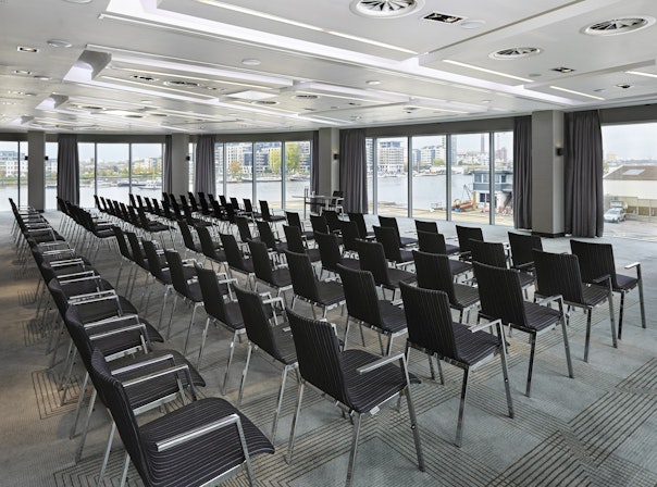 Crowne Plaza London Battersea - image 2
