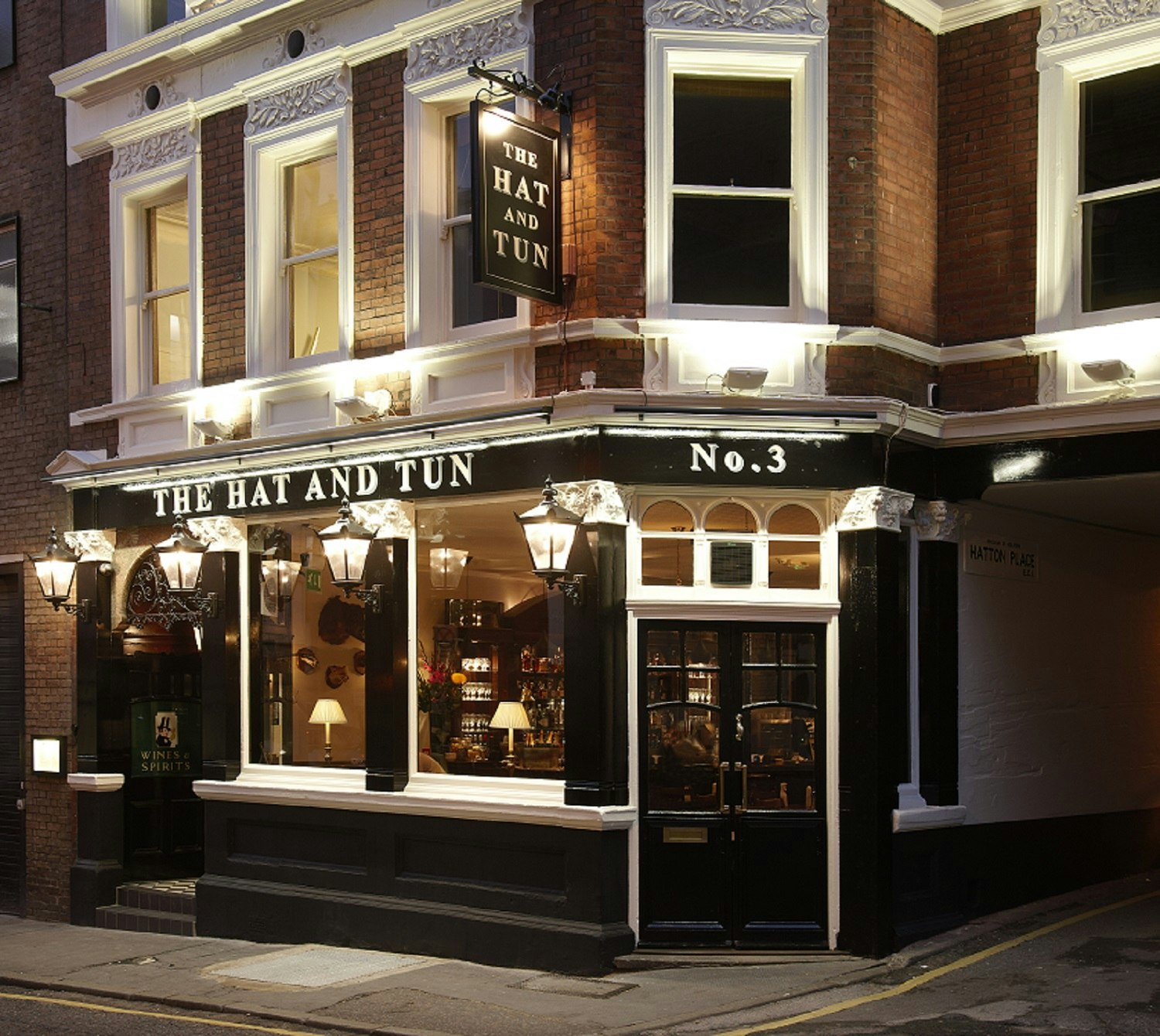The Hat & Tun - Snug image 2