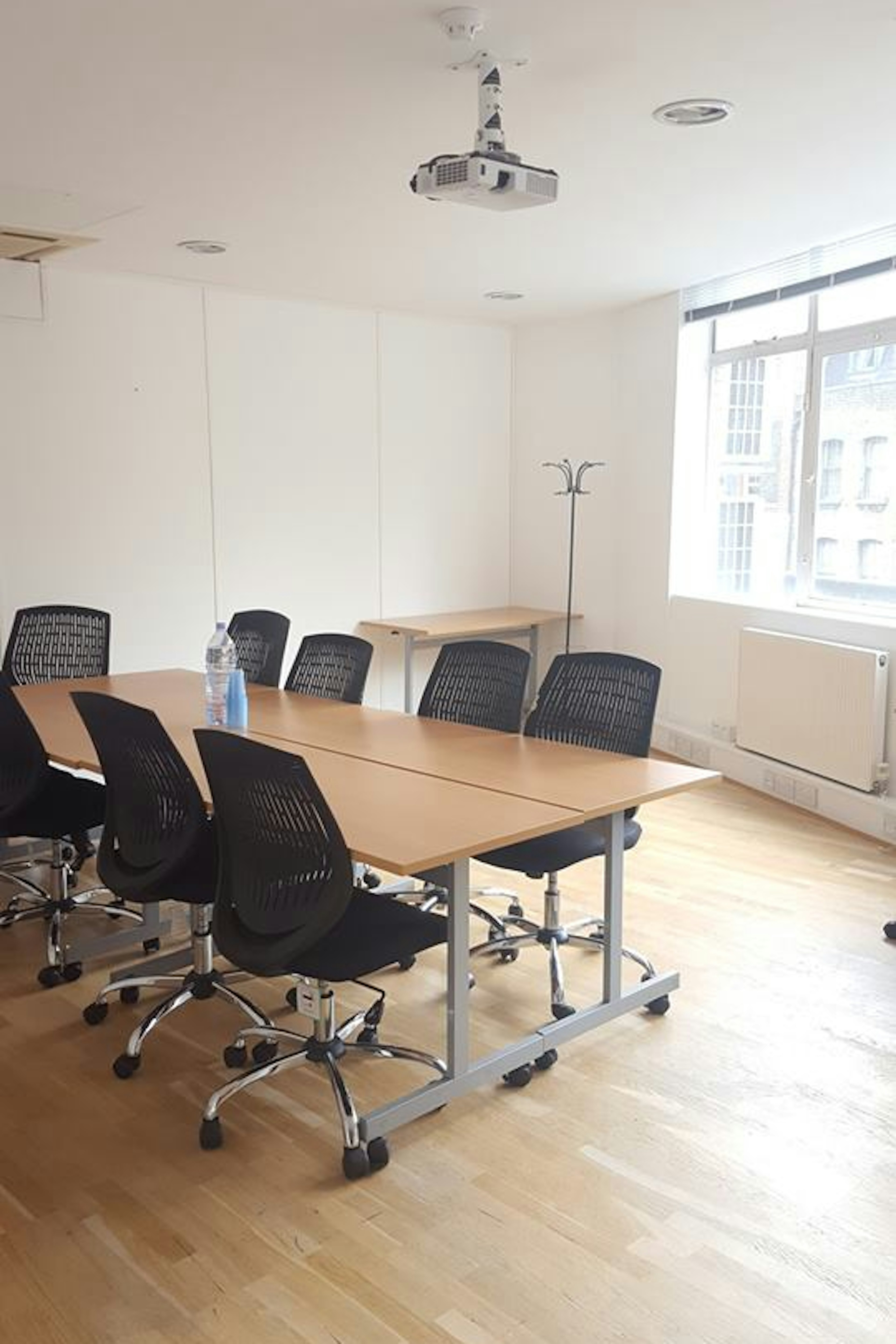 Business | Conference / Meeting Room (Medium)