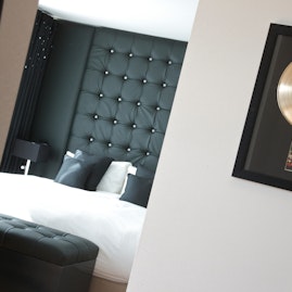 The Bermondsey Square Hotel - Lucy Loft Suite image 4