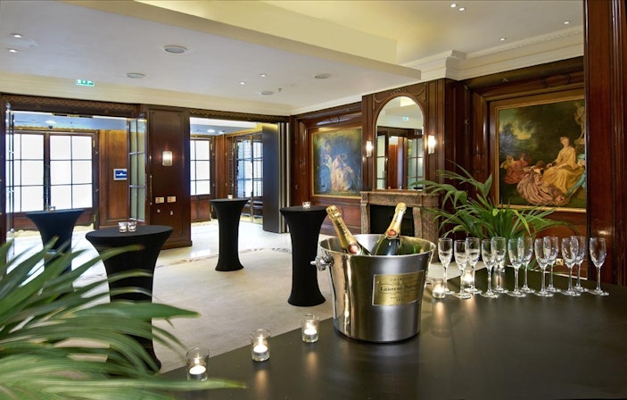The Waldorf Hilton Hotel - Executive Boardroom image 2