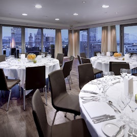 DoubleTree by Hilton Manchester - Skylounge image 1