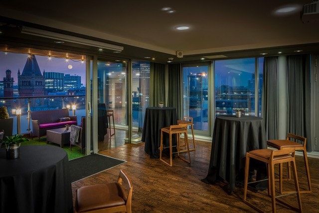 DoubleTree by Hilton Manchester - Skylounge image 5