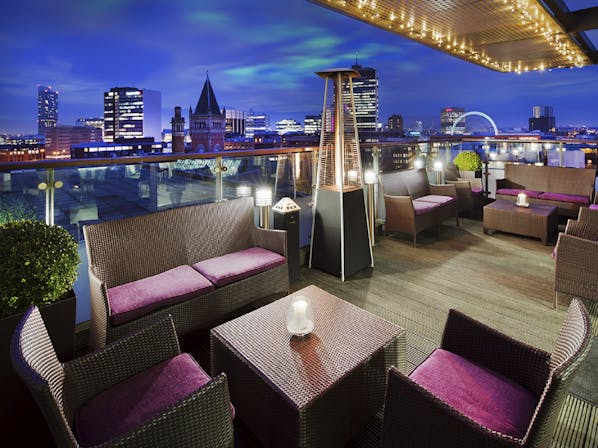 DoubleTree by Hilton Manchester - Skylounge image 2