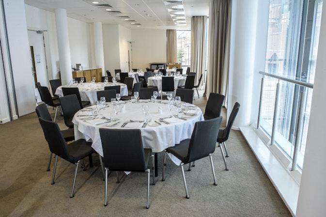 DoubleTree by Hilton Manchester - Atholl image 2