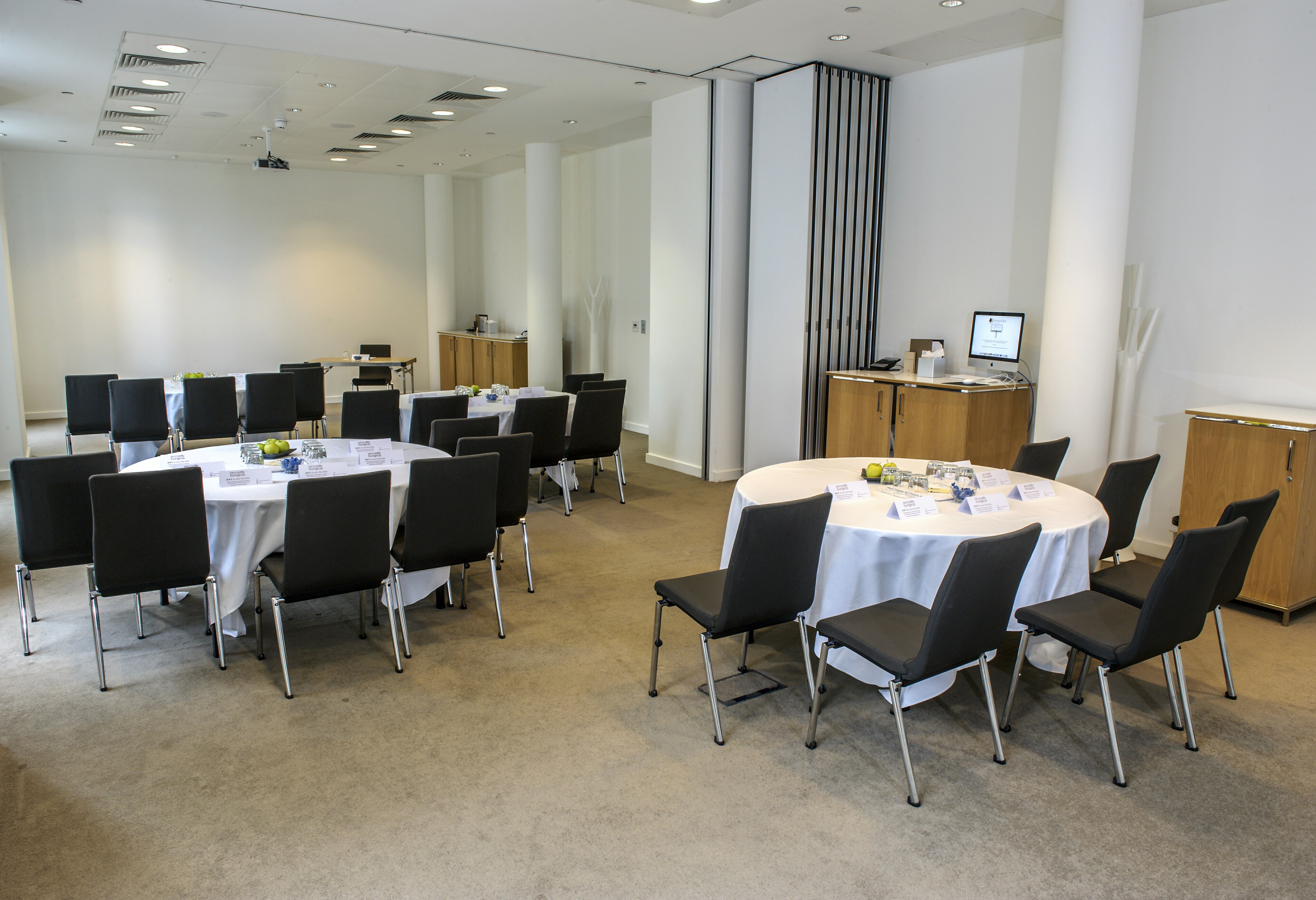 DoubleTree by Hilton Manchester - Barony image 2