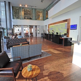 DoubleTree by Hilton Manchester - Drum & Dunrobin image 2
