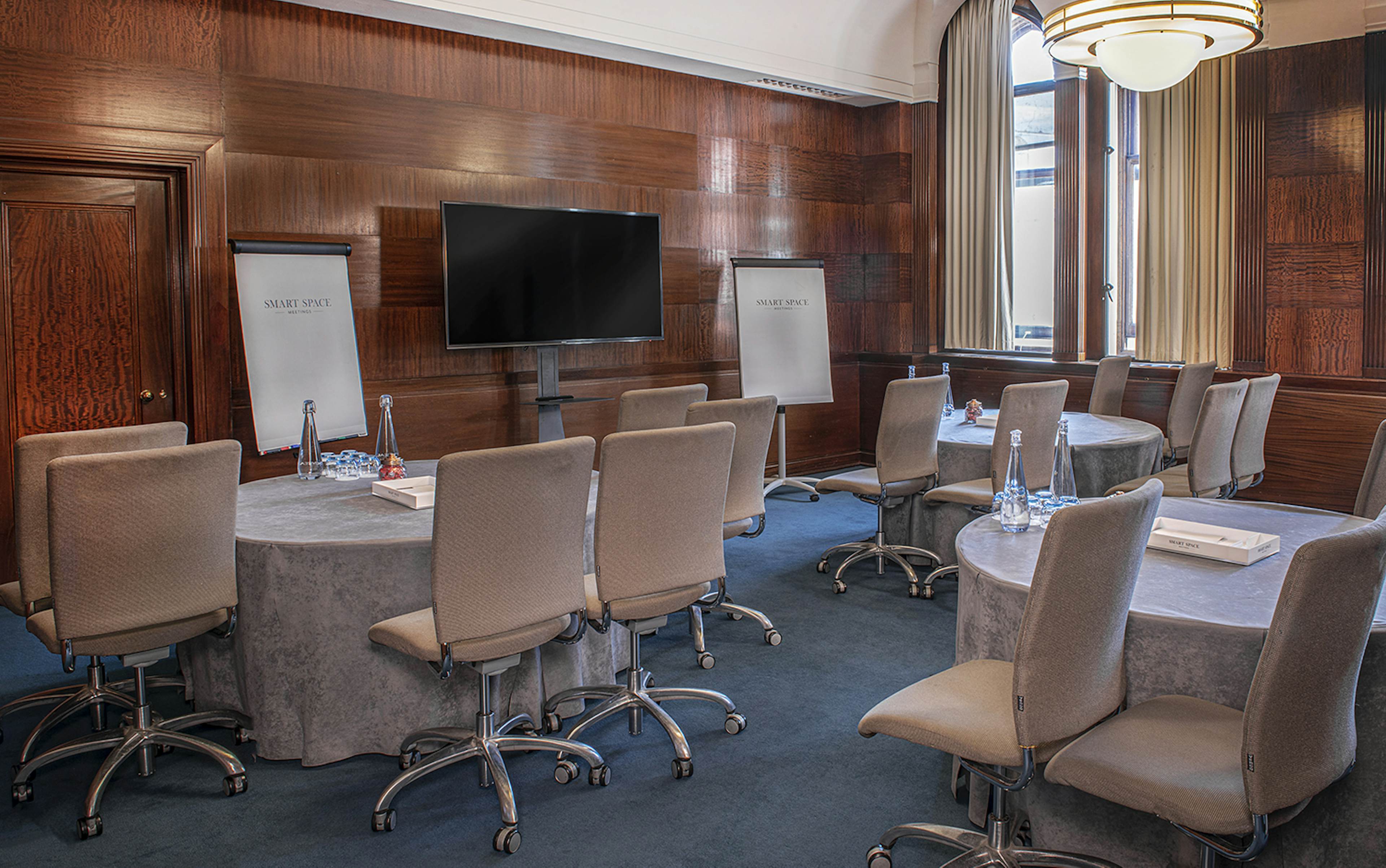 De Vere Holborn Bars - Small Sized Meeting Room image 1