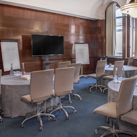 De Vere Holborn Bars - Small Sized Meeting Room image 1