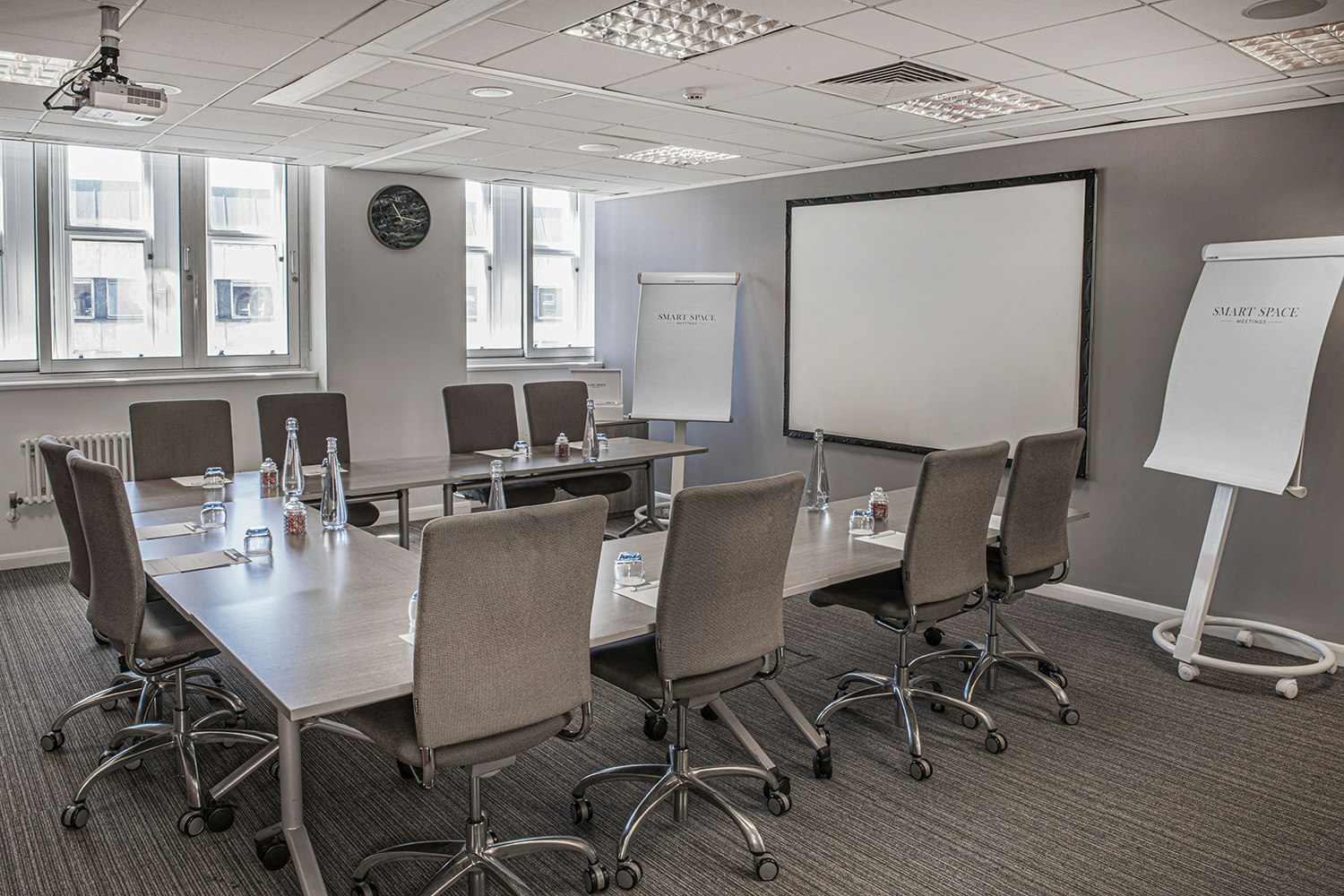 De Vere Holborn Bars - Medium Sized Meeting Room image 1