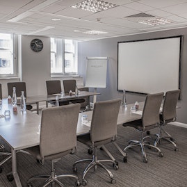 De Vere Holborn Bars - Medium Sized Meeting Room image 1