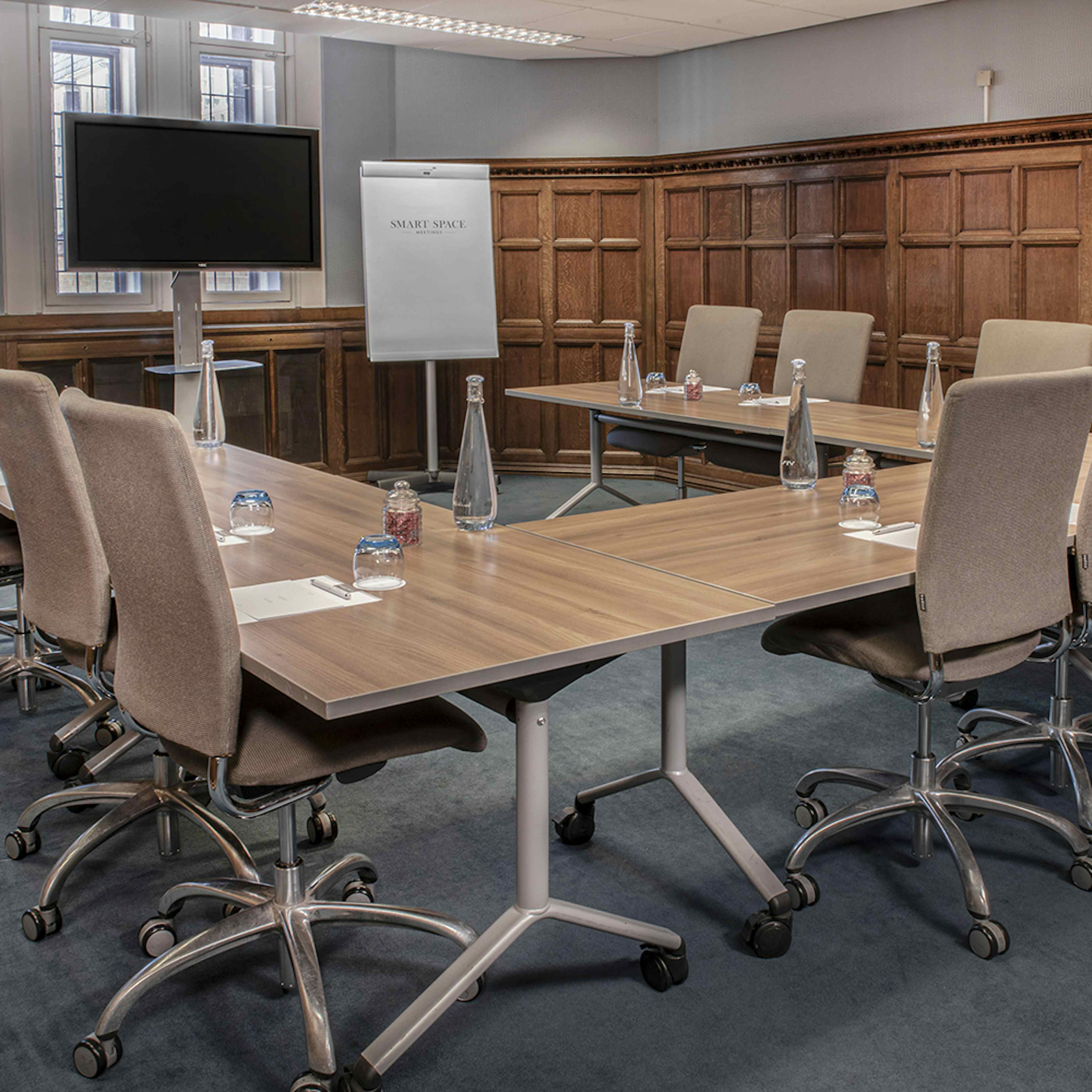 De Vere Holborn Bars - Medium Sized Meeting Room image 3