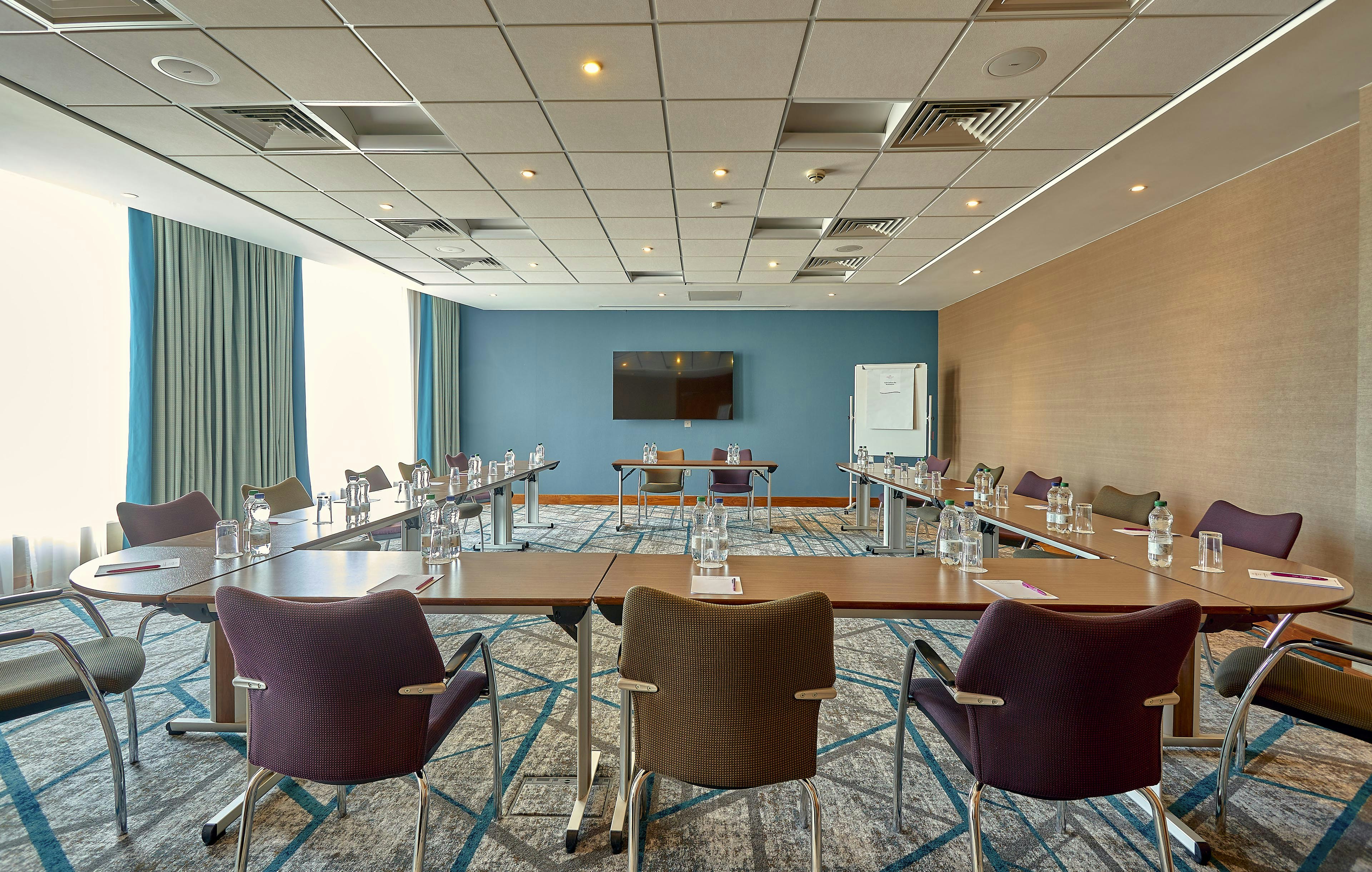 Crowne Plaza Reading East - Frogmore Suite image 2