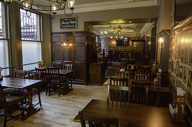 Pub Function Rooms Venues in London - Silver Cross