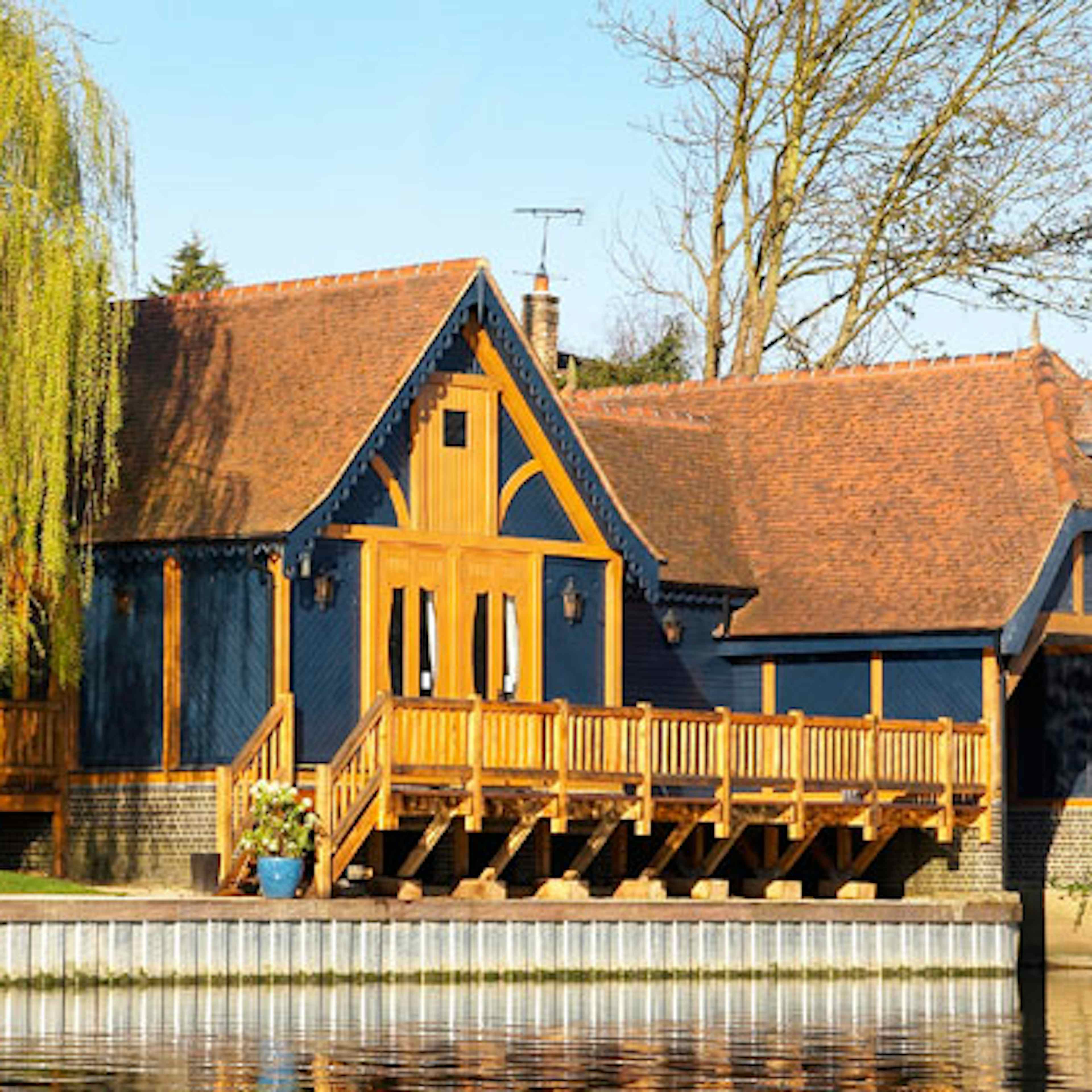 The Oakley Court  - The Boathouse image 2