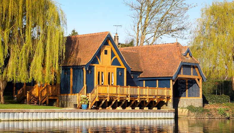 The Oakley Court  - The Boathouse image 2
