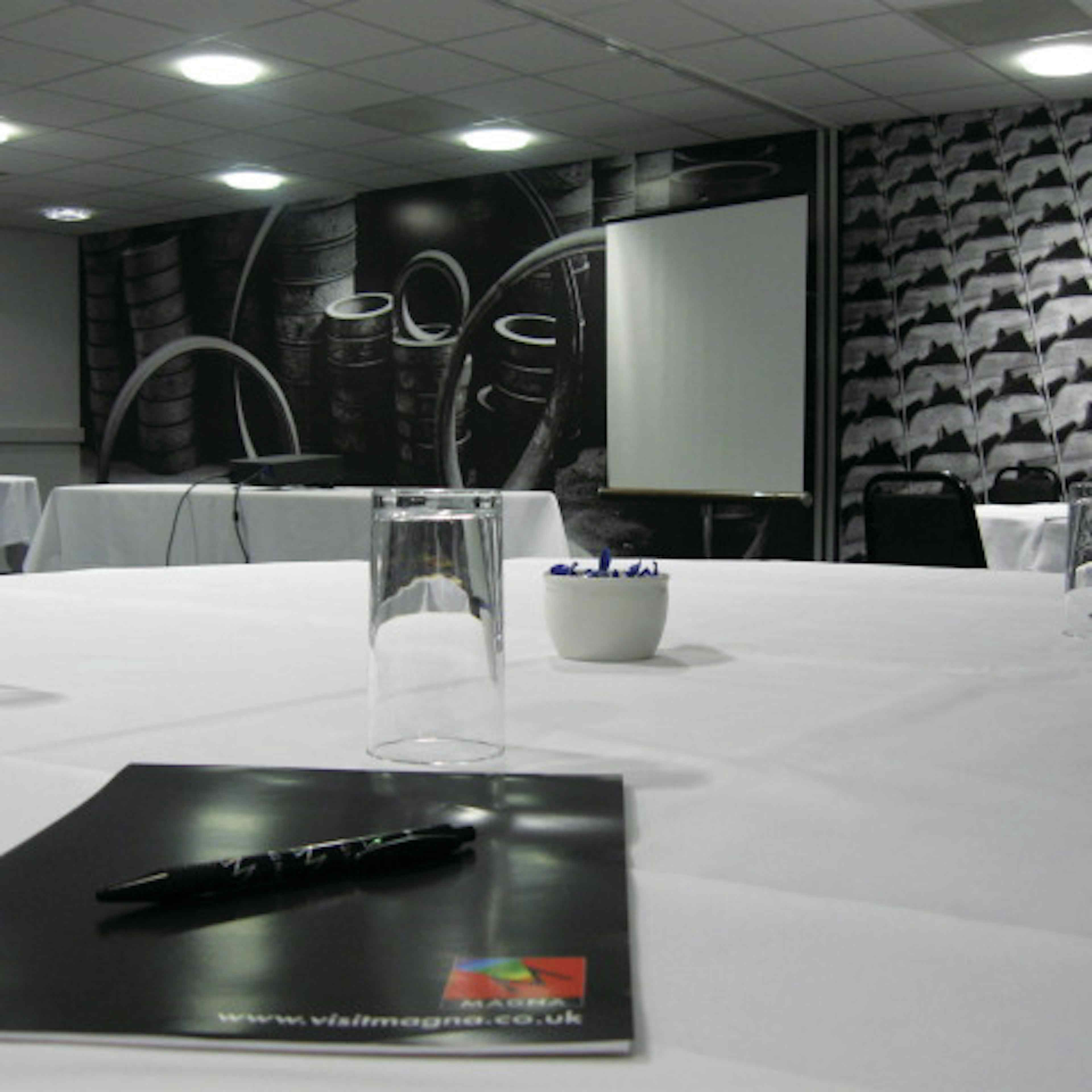 MAGNA  - The Conference Rooms image 3