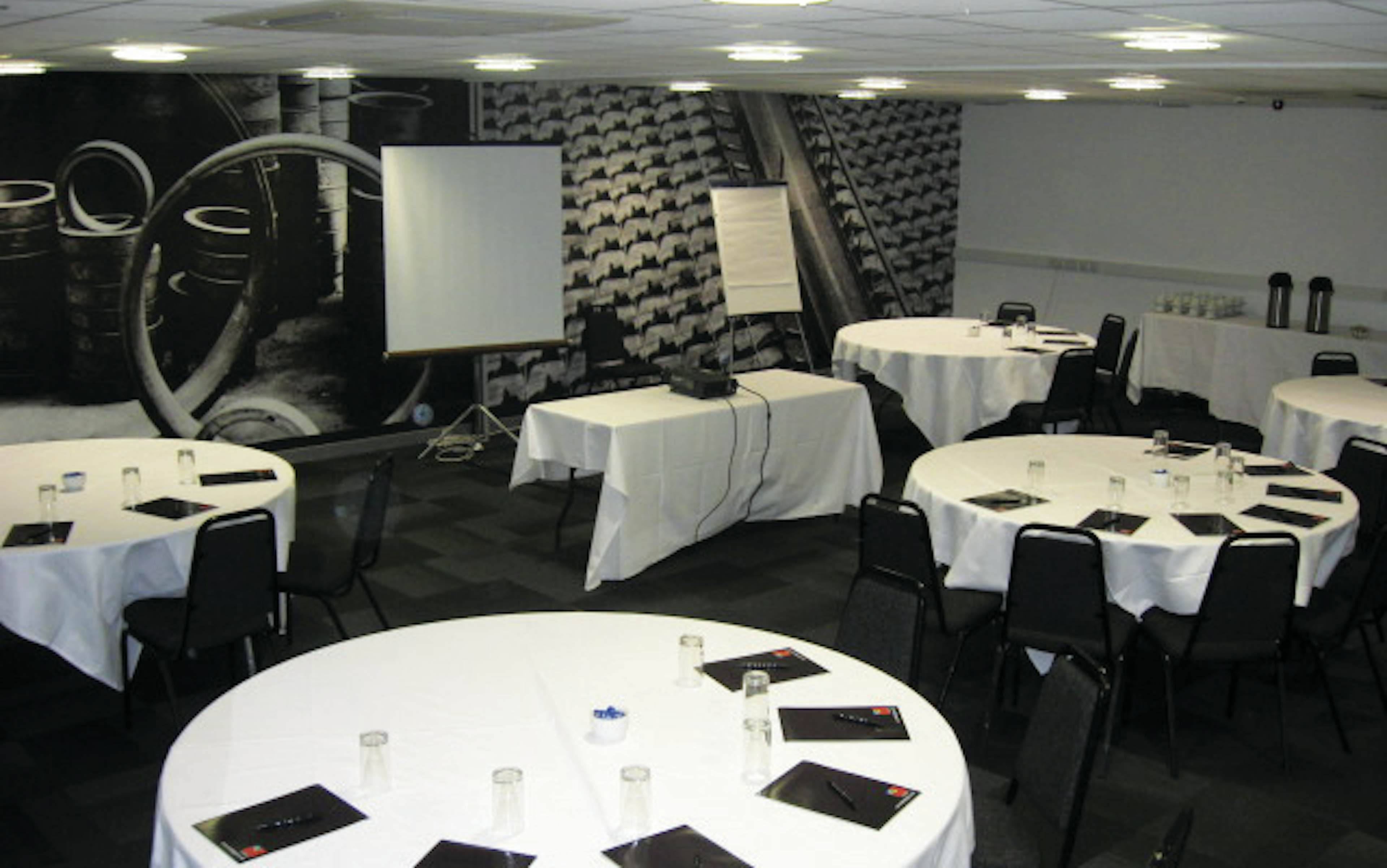 MAGNA  - The Conference Rooms image 1