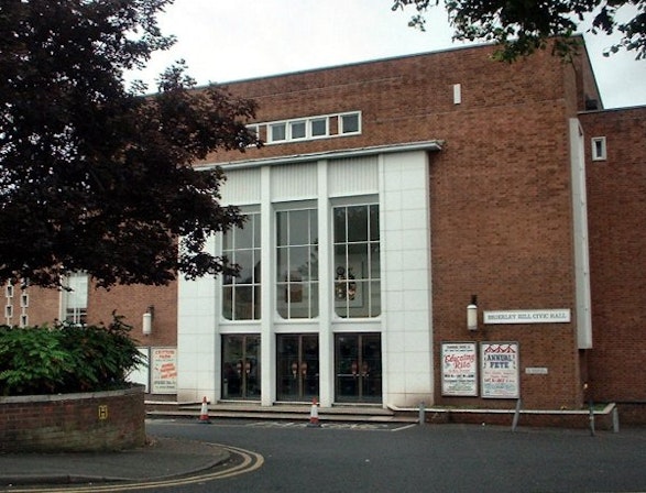 Brierley Hill Civic Hall - Main Hall image 3