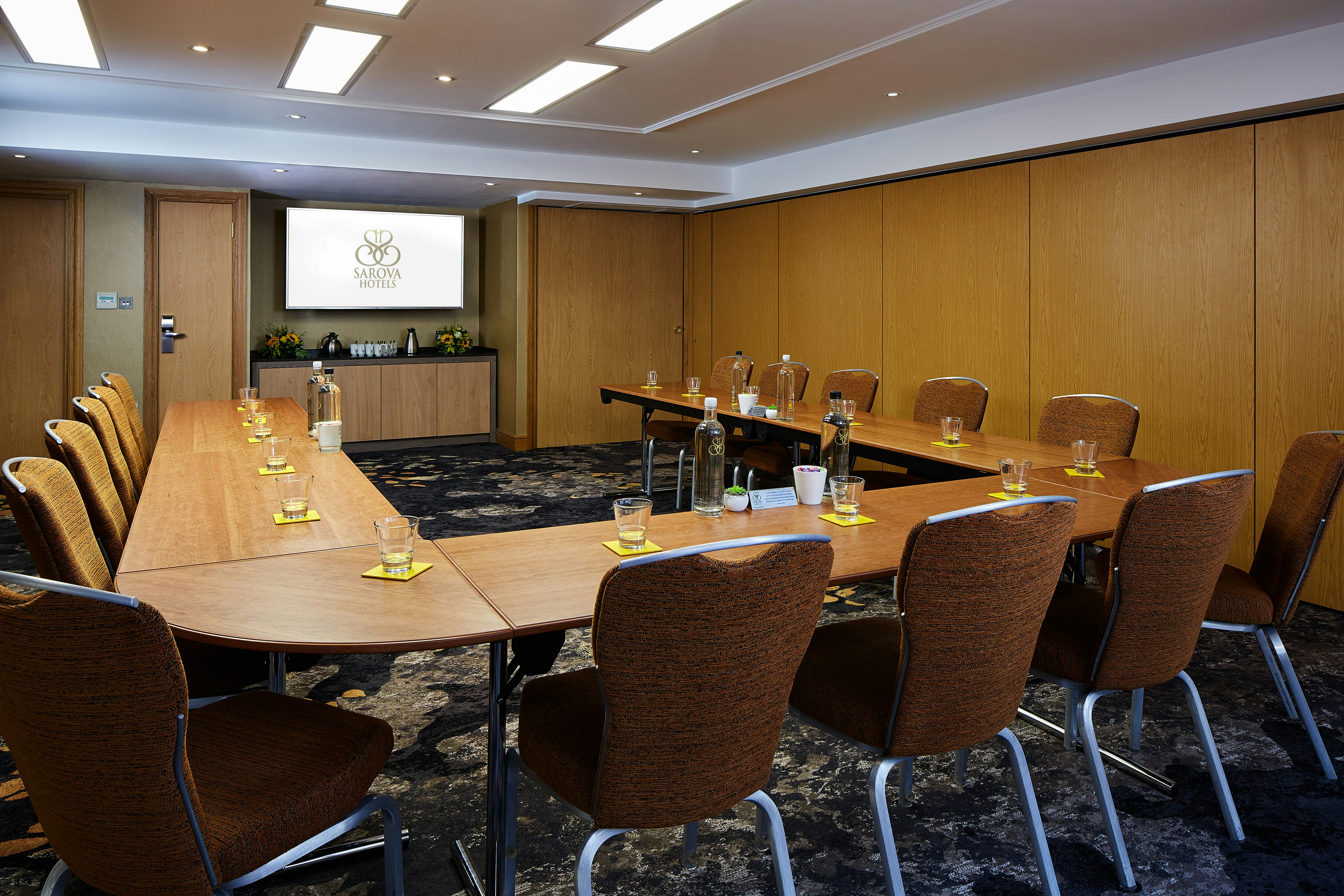 The Bull Hotel - Buckingham Suite image 1
