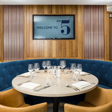 Ascot Racecourse - On 5 Suite image 3