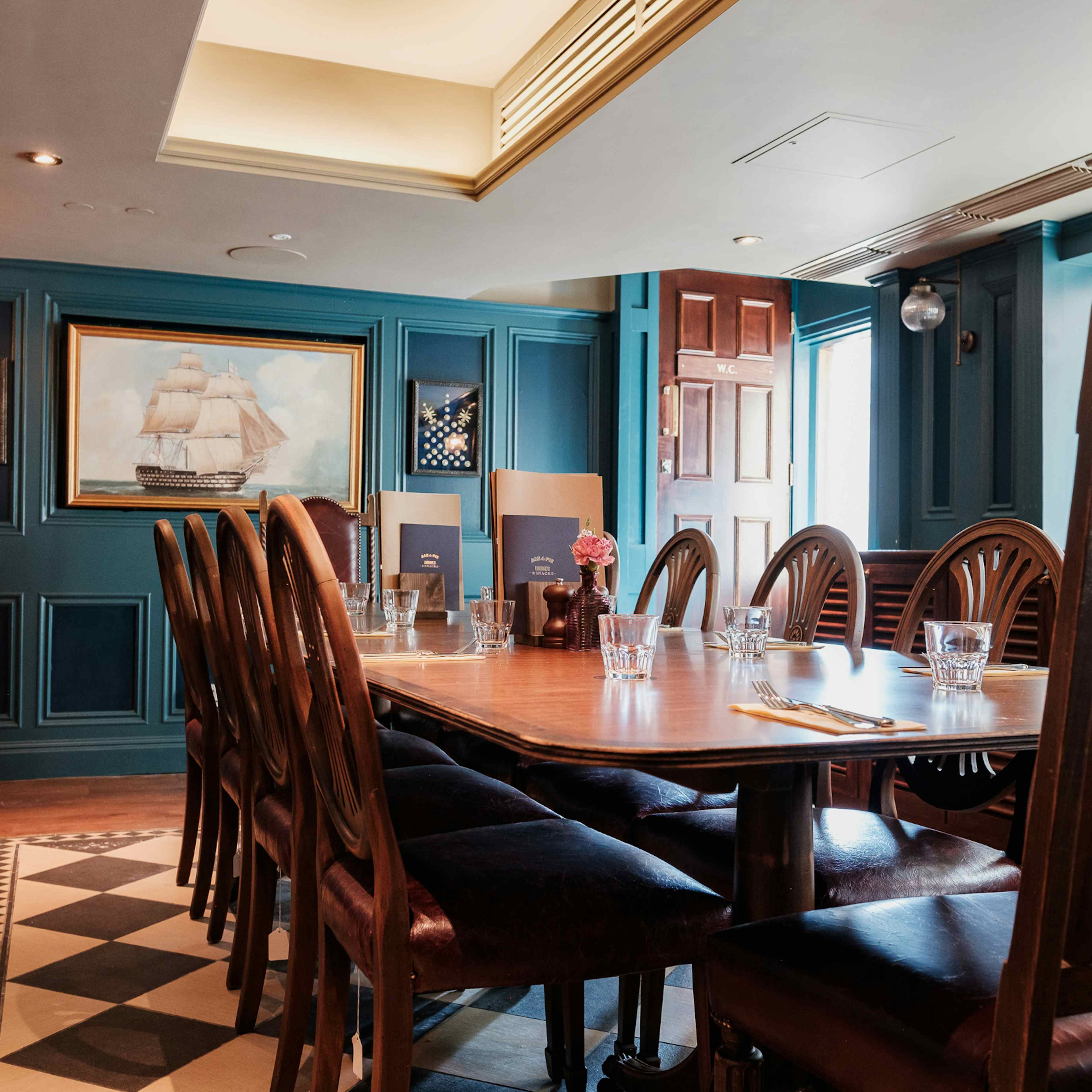 The Admiralty - The Admiral's Cabin image 3