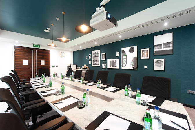 Crowne Plaza London Kensington - Executive Boardroom image 3