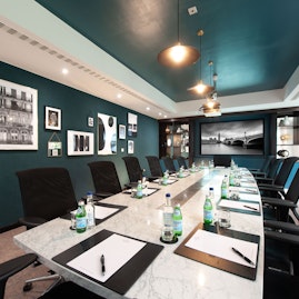 Crowne Plaza London Kensington - Executive Boardroom image 1