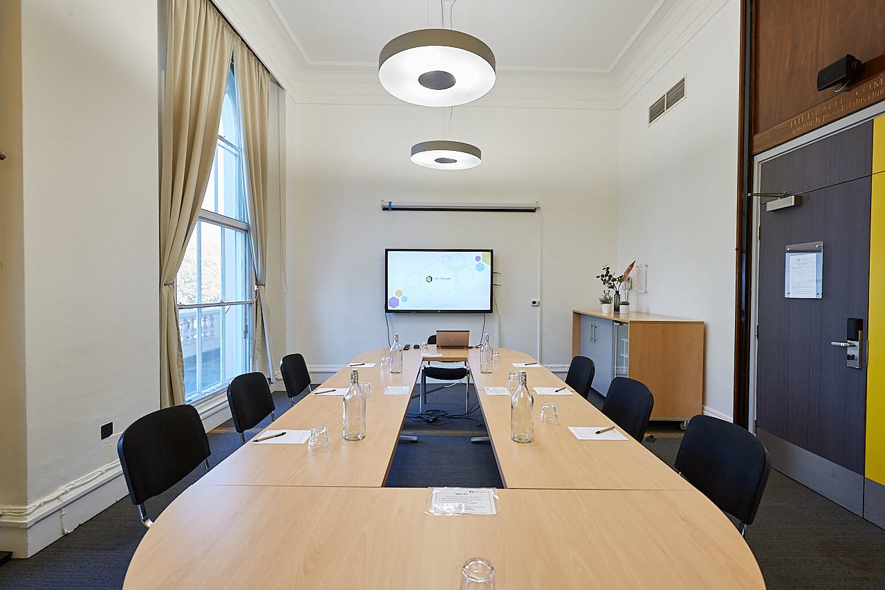 Unusual Conference Venues - ISH Venues - Business in The Boardroom - Banner