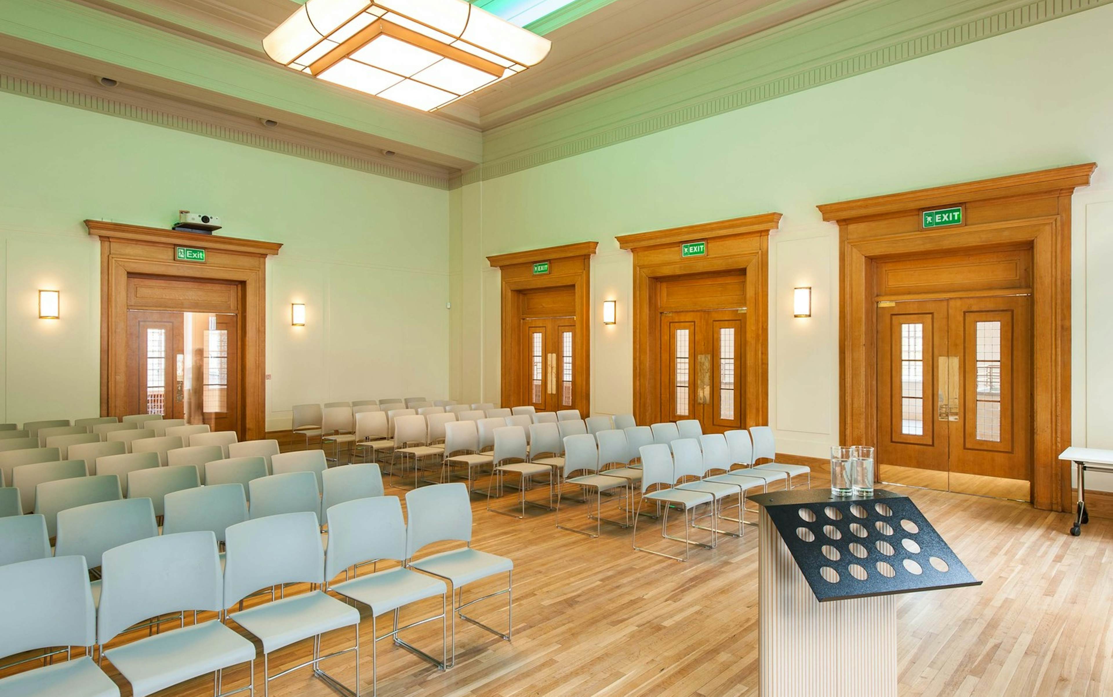Hackney Town Hall - image 1