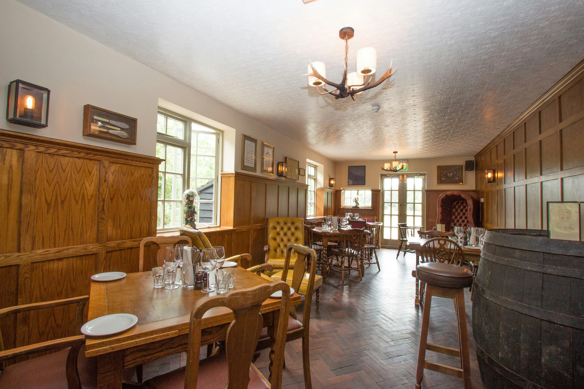 The Six Bells - Oak Room and Stag Room image 3