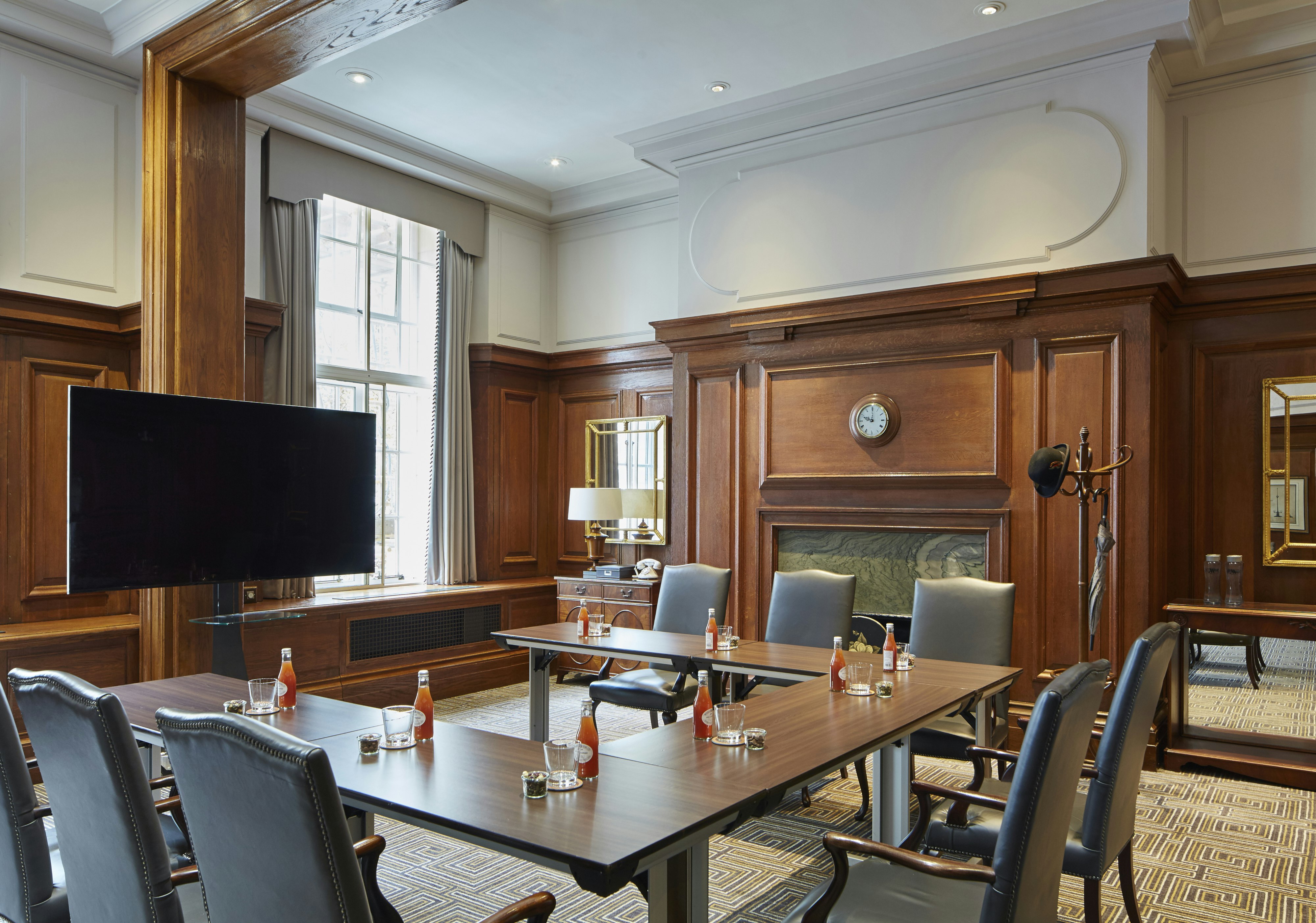 London Marriott Hotel County Hall - Ralph Knott image 1