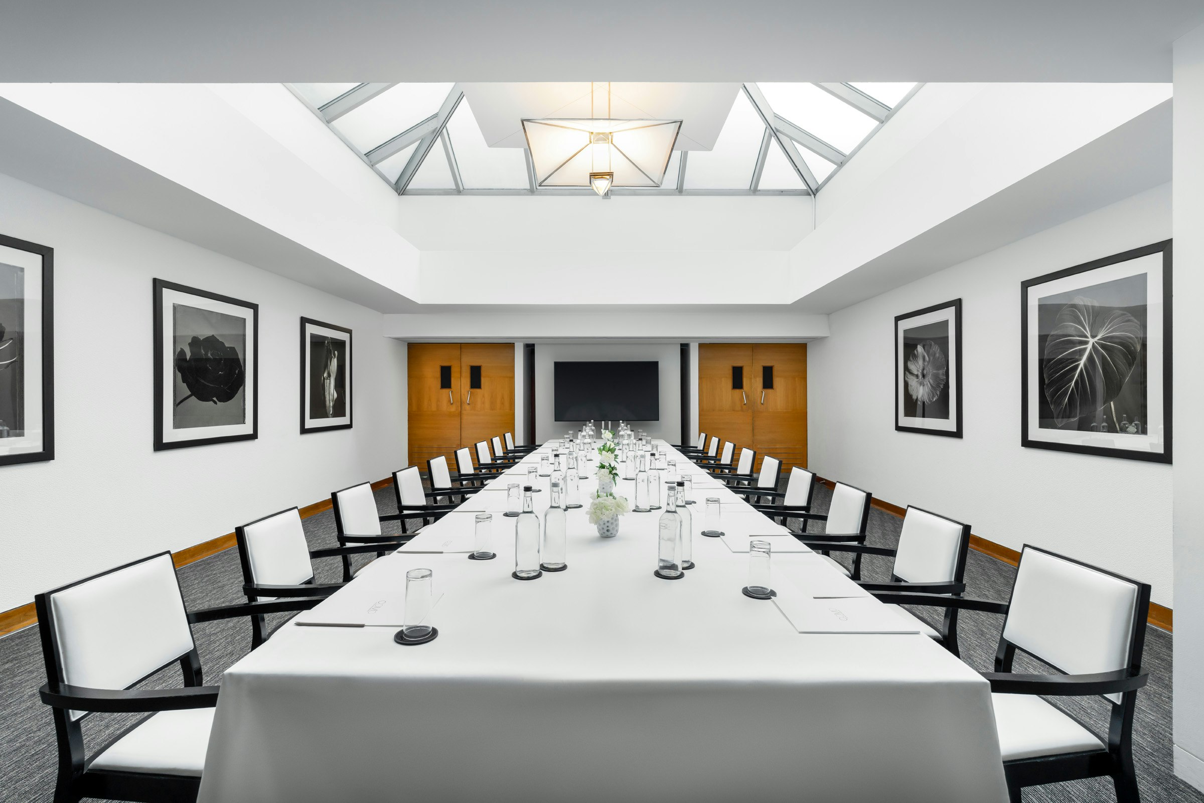 COMO Metropolitan London  - White Room image 6