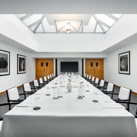 COMO Metropolitan London  - White Room image 6