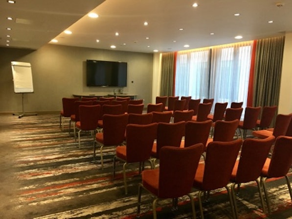 Clayton Hotel Chiswick - Hogarth Suite image 2