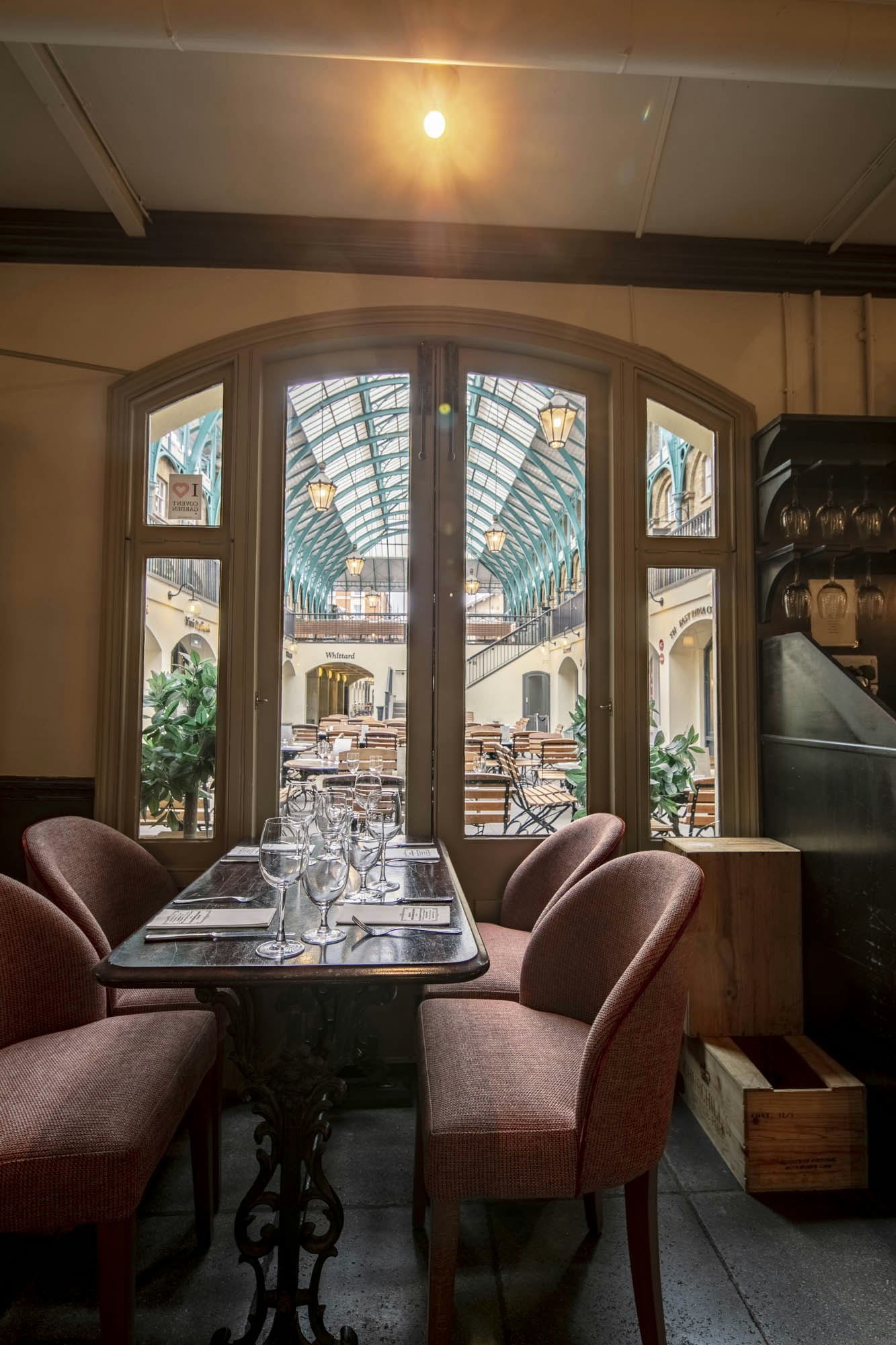 Crusting Pipe - Covent Garden - Full Venue image 4