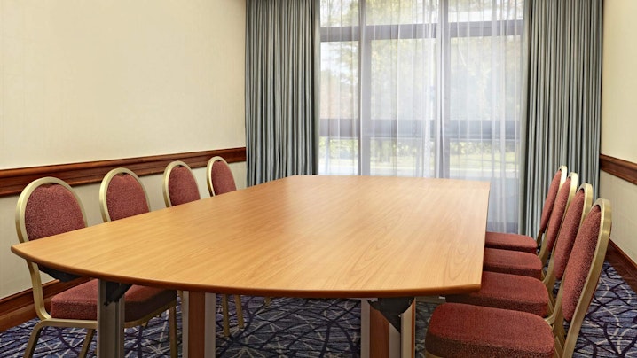 Sheraton Skyline Hotel London Heathrow - Stockholm Room image 1