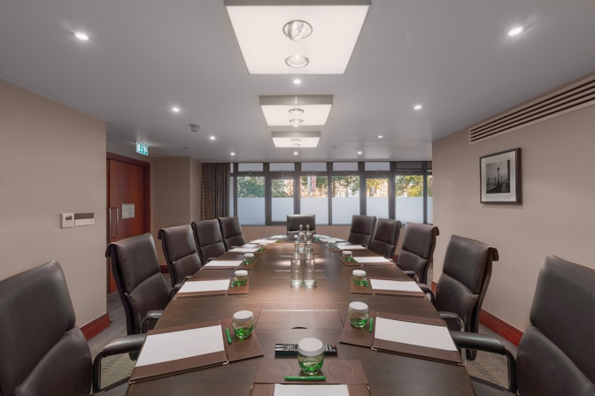 Holiday Inn London Kensington Forum - The Executive Boardroom image 3