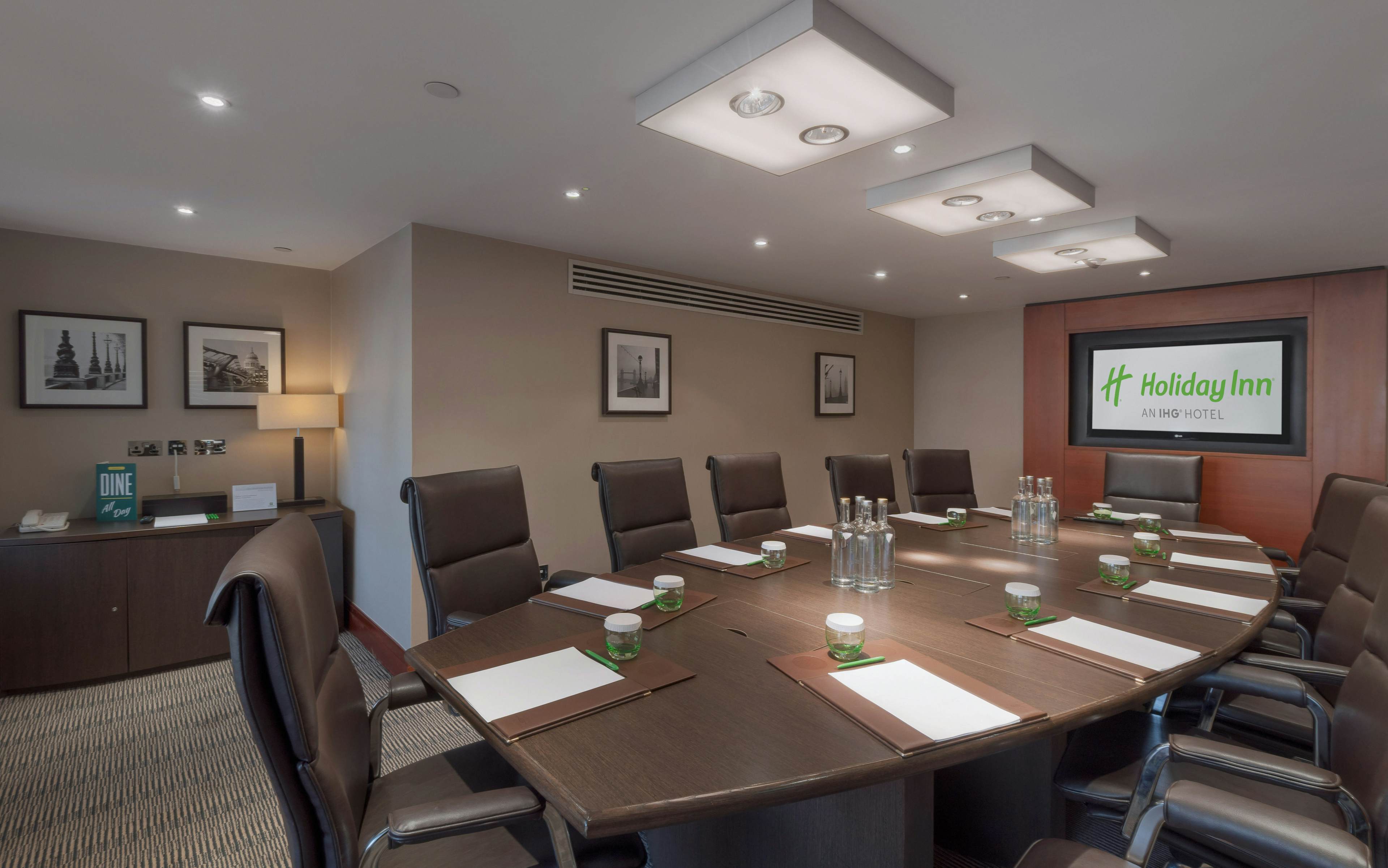 Holiday Inn London Kensington Forum - The Executive Boardroom image 1