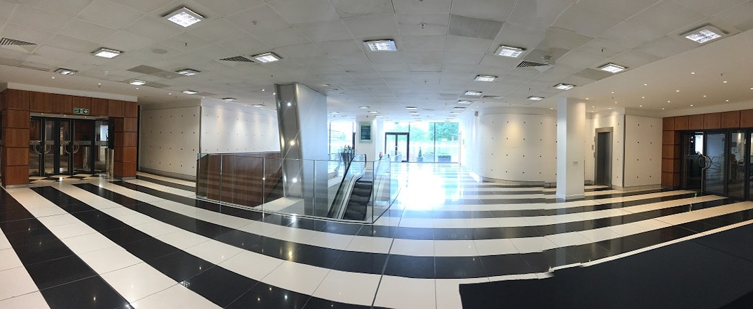 Novotel London West - Champagne Suite image 2