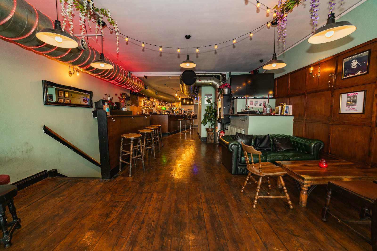 T-Bird  - Main Bar image 6