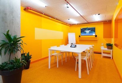 Business - Huckletree West