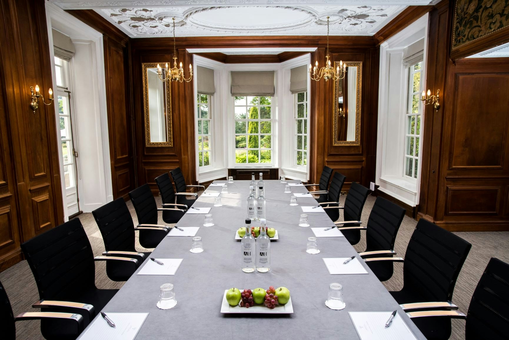 Barnett Hill Hotel - The Drawing Room image 3