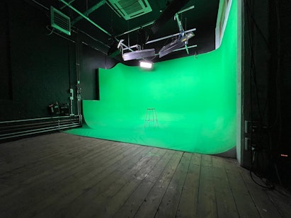 Crixus Studio Green