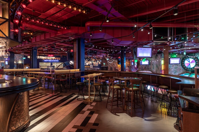 Puttshack White City - Emerald Area image 2