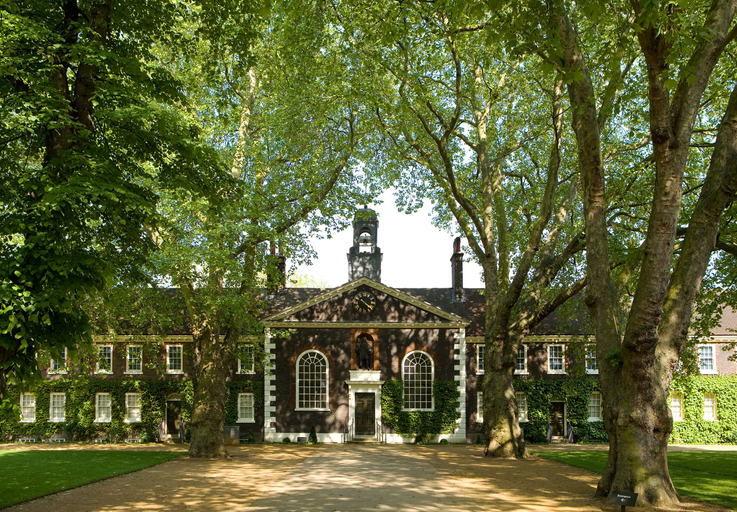 Shoreditch Gardens  - The Lawns image 1