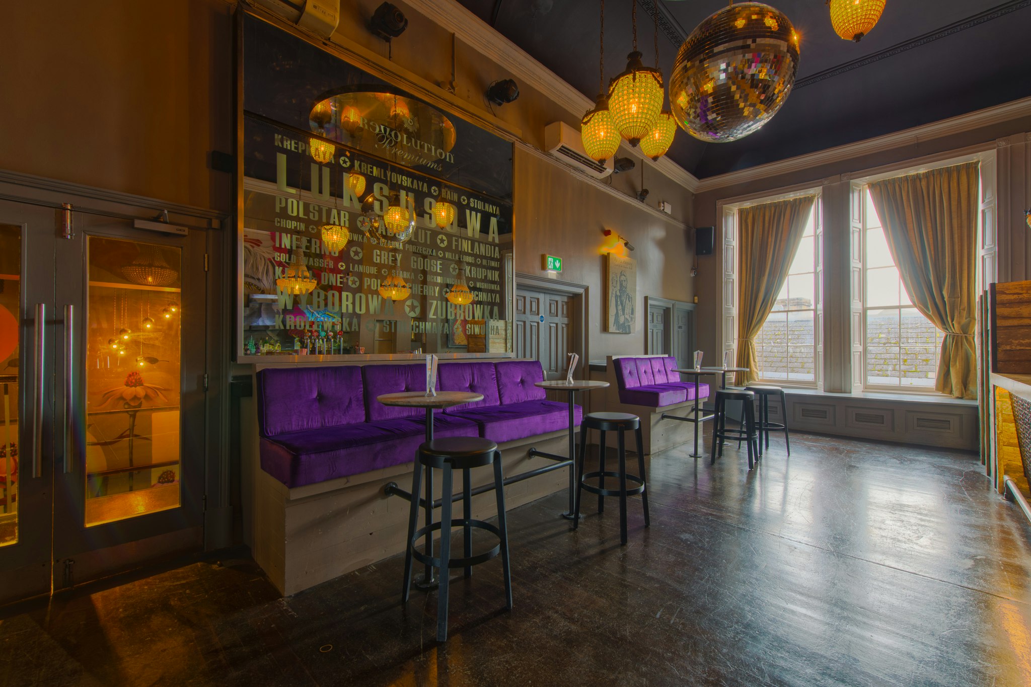 Revolution Bath - Lounge image 5
